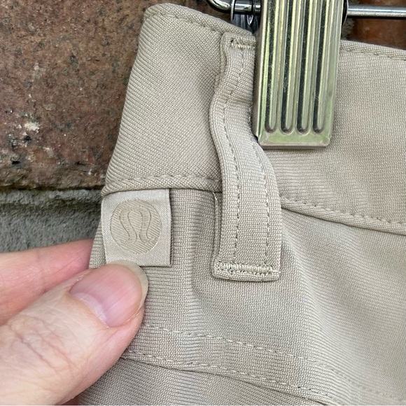 Lululemon ABC Pants Men’s 30 x 31.5 Beige Golf Commuter Stretch Chino FLAW READ - Picture 3 of 12